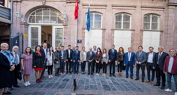 Başkan Soyer, Kent Konseyi’nin yeni başkanı Nilay Kökkılınç ve yönetim kurulunu ağırladı