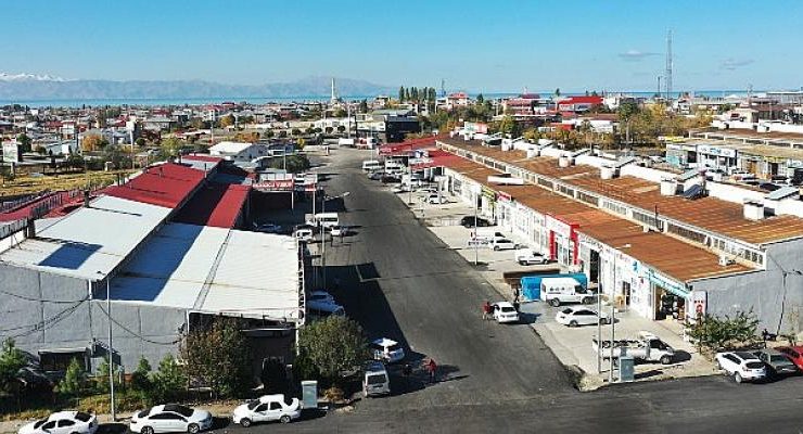 Van Büyükşehir Belediyesi Oto Sanayi Sitesi’ni Asfaltladı
