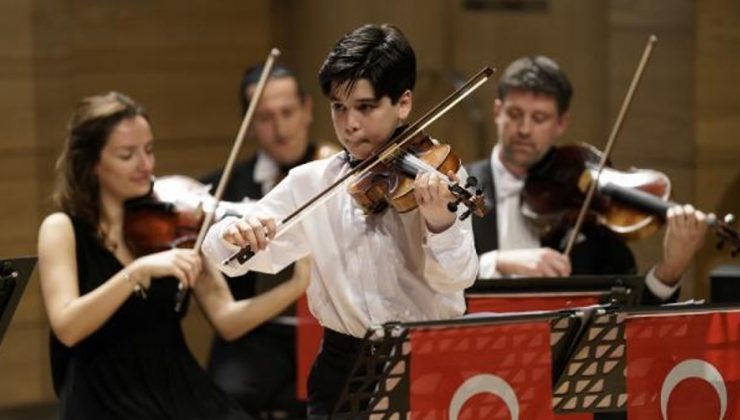 12 yaşındaki şef Atahan Dinç, CSO’yu yönetti