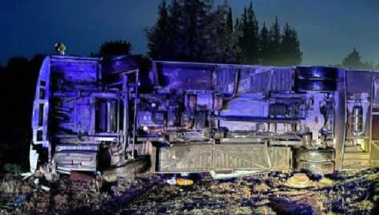 Tarsus’ta midibüs takla attı: 12 yaralı