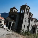 Pisa Kulesi’ni Gölgede Bırakan Eğik Kilise: Ziyaretçilerin Başı Dönüyor