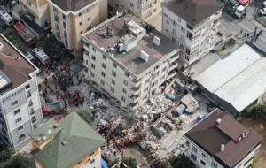 Maltepe’deki Yıkılan Binanın Enkazında Deniz Kabuğu Bulundu